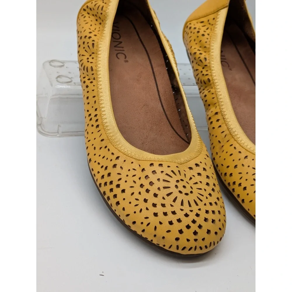 Vionic Robyn Women's 8M Yellow Leather Laser Cut Ballet Flats Slip On Comfort